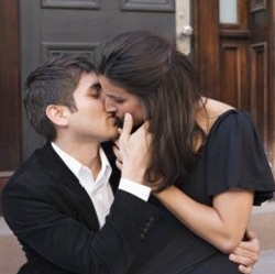 Как поцеловать девушку на первом свидании, чтобы она влюбилась: инструкция и советы
